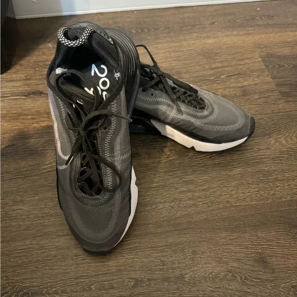 Women Nike 2090s Size 8 - Picture 2 of 6